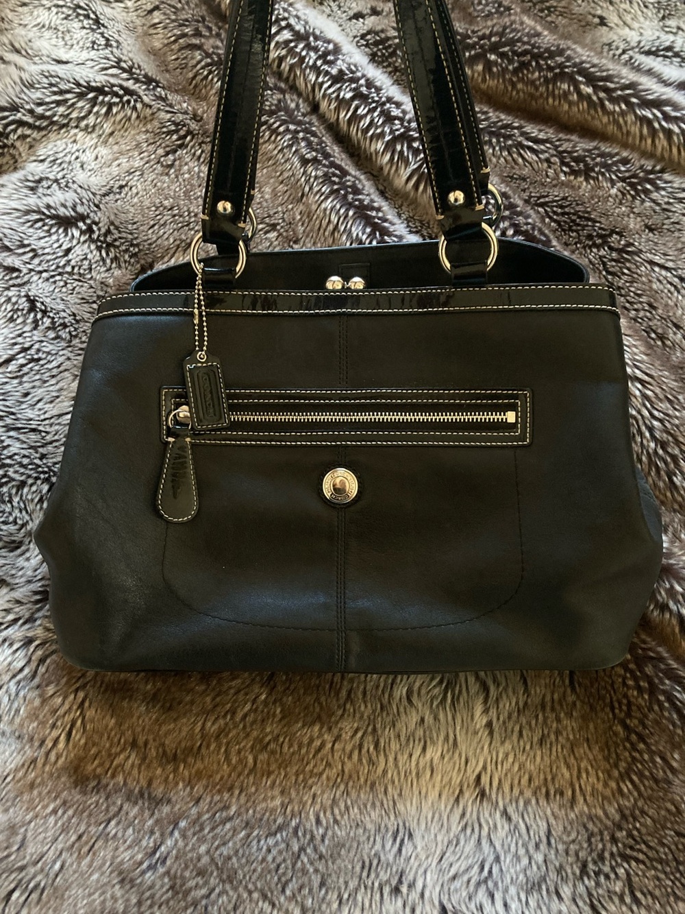 Coach Black Leather Shoulder Bag with Contrast Stitching and Kiss Lock Clasp